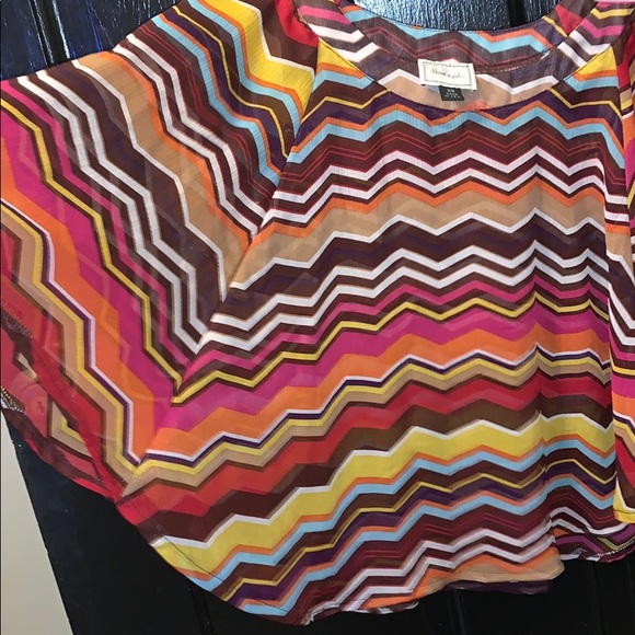 Top - Picture 2 of 2